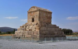 آرامگاه کوروش مرمت میشود آرامگاه کوروش مرمت میشود