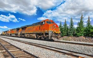 آغاز نخستین بارگیری ۱۵۰ هزار تن سیمان صادراتی در ایستگاه سواریان قم آغاز نخستین بارگیری ۱۵۰ هزار تن سیمان صادراتی در ایستگاه سواریان قم