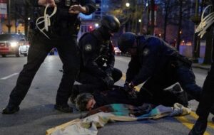 آمار وحشتناک حقوق بشر آمریکایی فقط در یکسال؛ پلیس فقط 2روز آدم نکشت! آمار وحشتناک حقوق بشر آمریکایی فقط در یکسال؛ پلیس فقط 2روز آدم نکشت!