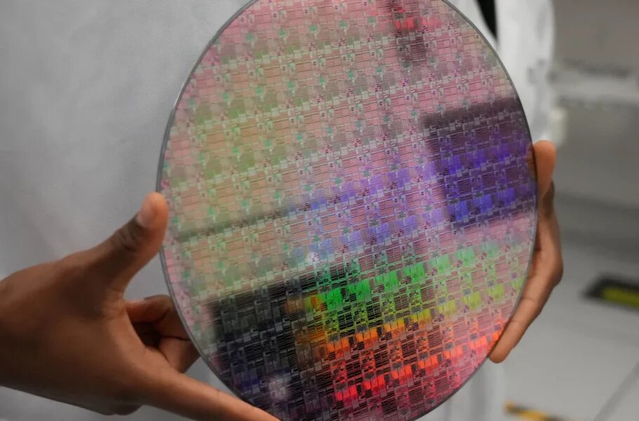 آمریکا وضع تعرفههای جدید علیه واردات نیمهرسانا از چین را به سال ۲۰۲۷ موکول کرد آمریکا وضع تعرفههای جدید علیه واردات نیمهرسانا از چین را به سال ۲۰۲۷ موکول کرد