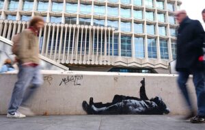 اثر انتقادی بنکسی نمادی از امید؛ جشنواره تجسمی فجر وارد مراحل جدی شد اثر انتقادی بنکسی نمادی از امید؛ جشنواره تجسمی فجر وارد مراحل جدی شد