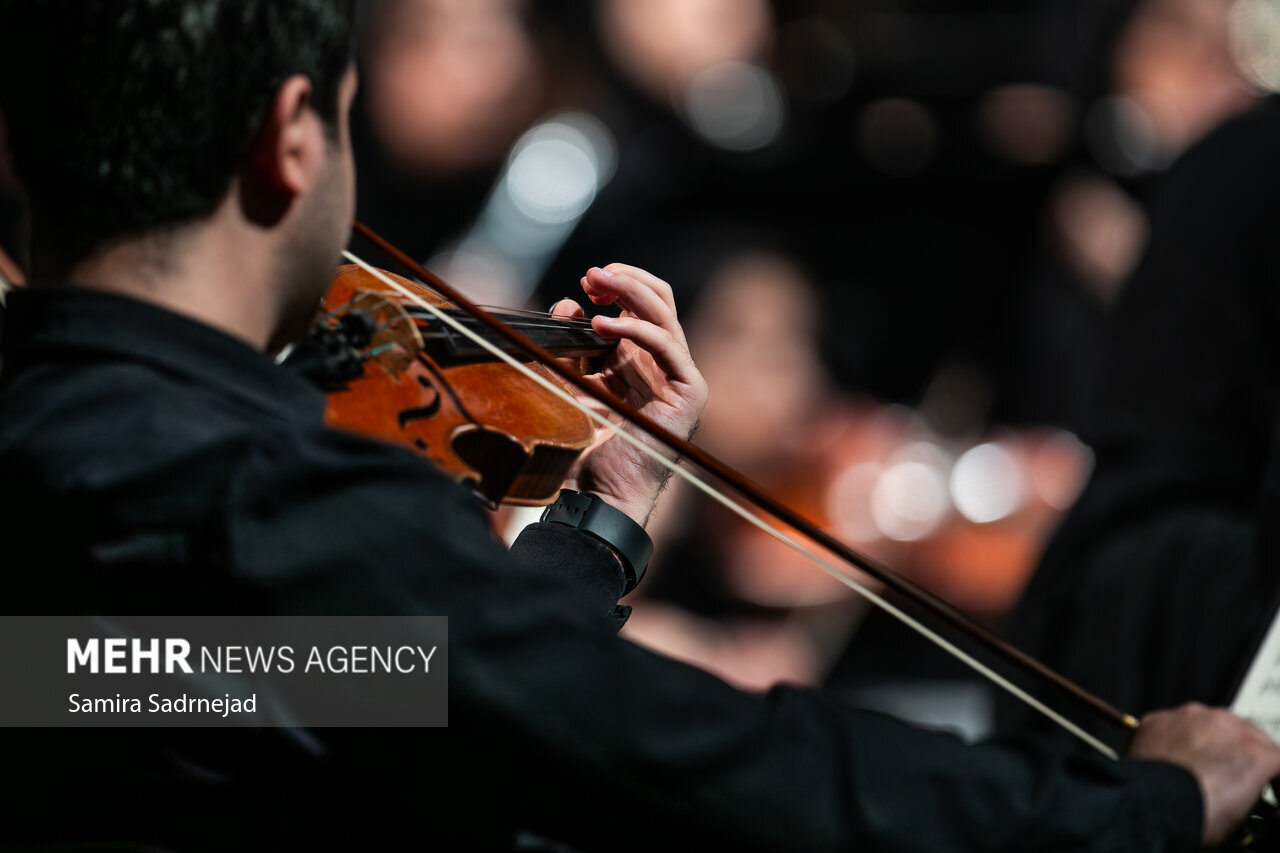 از شکستن بغض شاعر در «برمودا» تا توصیه انگیزشی خوانندهای که مدیر شد از شکستن بغض شاعر در «برمودا» تا توصیه انگیزشی خوانندهای که مدیر شد