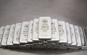 از «چرا نقره؟» تا ۱۰ هزار میلیار تومان معامله/ روایت حضور یک ساله نقره در بورس از «چرا نقره؟» تا ۱۰ هزار میلیار تومان معامله/ روایت حضور یک ساله نقره در بورس