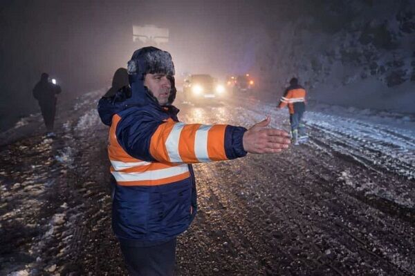 اطلاع نگاشت| عملیات برف روبی در محورهای مواصلاتی استان کرمانشاه برفروبی ۴۴۰ کیلومتر از محورهای استان کرمان/ تداوم خدمترسانی راهداران در شرایط جوی زمستانی