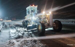 انجام بیش از ۲۹ هزار کیلومترباند برفروبی و یخ زدایی در محورهای استان خراسان رضوی انجام بیش از ۲۹ هزار کیلومترباند برفروبی و یخ زدایی در محورهای استان خراسان رضوی