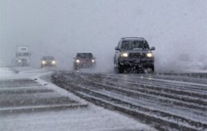 انسداد موقت محورهای زنجان-تبریز، دندی و بیجار/ الزام بستن زنجیر چرخ در جادههای کوهستانی انسداد موقت محورهای زنجان-تبریز، دندی و بیجار/ الزام بستن زنجیر چرخ در جادههای کوهستانی