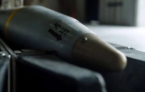 اولین تصاویر از بمب آمریکایی که به دست ایران افتاد / بمب GBU-39B را بهتر بشناسید اولین تصاویر از بمب آمریکایی که به دست ایران افتاد / بمب GBU-39B را بهتر بشناسید