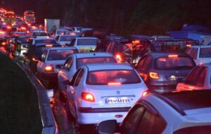 این جاده در ترافیک سنگین غرق شد این جاده در ترافیک سنگین غرق شد