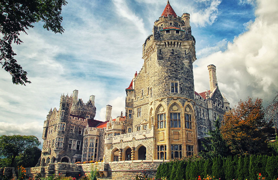 با پرواز تهران به تورنتو از قلعه کاسا لوما دیدن کنید با پرواز تهران به تورنتو از قلعه کاسا لوما دیدن کنید