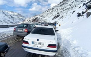 بارش برف در جادههای شمال/ خطر ریزش سنگ و رانش زمین در کندوان، هراز و سوادکوه بارش برف در جادههای شمال/ خطر ریزش سنگ و رانش زمین در کندوان، هراز و سوادکوه