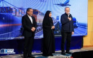 ببینید | آیین گرامیداشت هفته حمل و نقل با حضور رئیس جمهور در وزارت راه و شهرسازی ببینید | آیین گرامیداشت هفته حمل و نقل با حضور رئیس جمهور در وزارت راه و شهرسازی