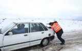 ببینید| امداد رسانی به خودروهای گرفتار شده در برف کرمان ببینید| امداد رسانی به خودروهای گرفتار شده در برف کرمان