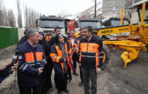 ببینید | حضور وزیر راه و شهرسازی در راهدارخانه گچسر استان البرز و نشست صمیمی با راهداران به مناسبت هفته حملونقل ببینید | حضور وزیر راه و شهرسازی در راهدارخانه گچسر استان البرز و نشست صمیمی با راهداران به مناسبت هفته حملونقل