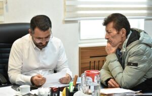 ببینید | دیدار چهره به چهره مدیرکل راه و شهرسازی استان سمنان با شهروندان ببینید | دیدار چهره به چهره مدیرکل راه و شهرسازی استان سمنان با شهروندان