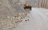 ببینید| ریزش برداری و پاکسازی سطح جاده از سنگریزه و سنگ و جلوگیری از انسداد در تردد مسیر جوانرود بان لوان استان کرمانشاه ببینید| ریزش برداری و پاکسازی سطح جاده از سنگریزه و سنگ و جلوگیری از انسداد در تردد مسیر جوانرود بان لوان استان کرمانشاه