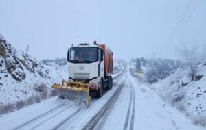 ببینید| عملیات برفروبی، شن و نمک پاشی در محورهای استان خراسان شمالی توسط راهداران ببینید| عملیات برفروبی، شن و نمک پاشی در محورهای استان خراسان شمالی توسط راهداران