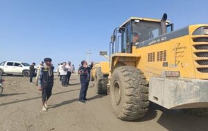 برقراری تردد در محور مهرگی شهرستان سیریک(هرمزگان) پس از بارش شدید برقراری تردد در محور مهرگی شهرستان سیریک(هرمزگان) پس از بارش شدید