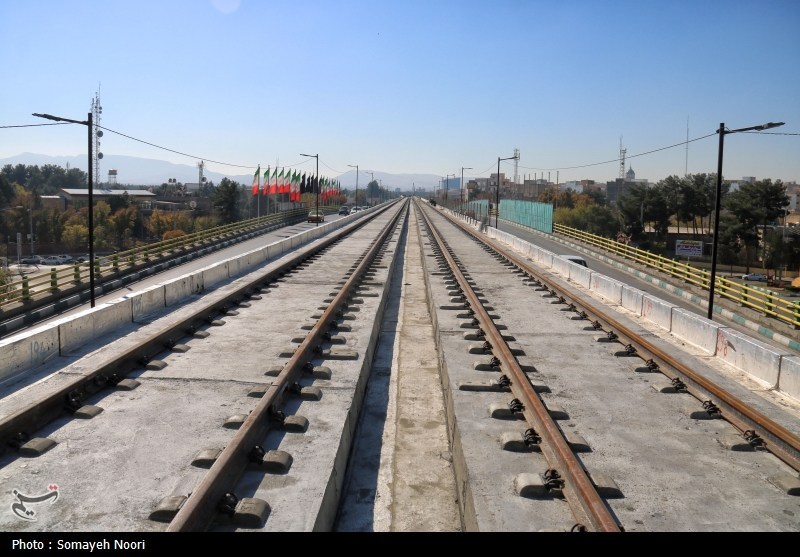 بلاتکلیفی 20 ساله قطار شهری کرمانشاه/ حصار ستونهای غولپیکر/ از تراموا تا مونوریل و دوباره مترو! اخبار استان کرمانشاه , اخبار کرمانشاه , مترو (قطار شهری) ,