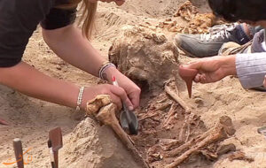 بلاتکلیفی ۵ هزار گور جمعی در خوزستان! بلاتکلیفی ۵ هزار گور جمعی در خوزستان!