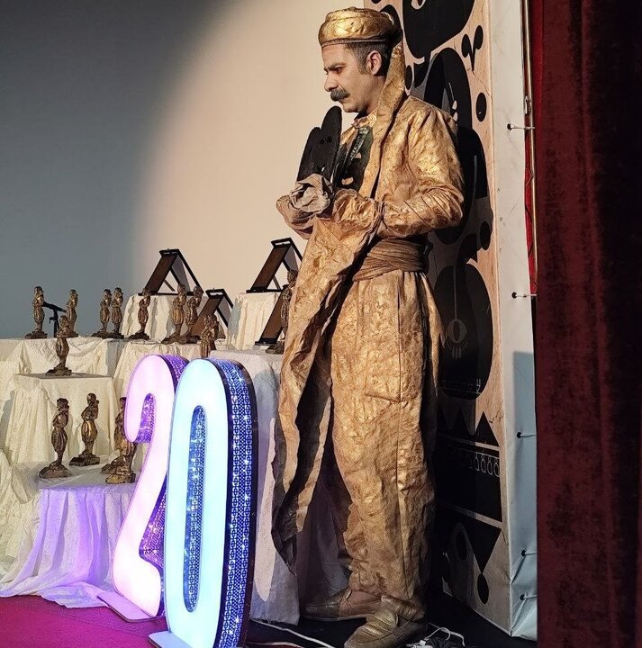 بیست سال روایت، همدلی و گفتگو؛ تئاتر کُردی سقز صحنه همزبانی ملتها بیست سال روایت، همدلی و گفتگو؛ تئاتر کُردی سقز صحنه همزبانی ملتها