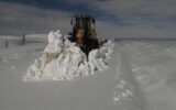 بیش از ۳۰۰۰ کیلومتر از محورهای مواصلاتی اصلی و روستایی آذربایجان غربی برف روبی شد بیش از ۳۰۰۰ کیلومتر از محورهای مواصلاتی اصلی و روستایی آذربایجان غربی برف روبی شد