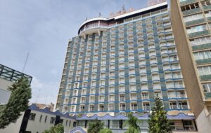 تجربه اقامت در فاصله چند قدمی تئاتر شهر و کتابفروشیهای خیابان انقلاب تجربه اقامت در فاصله چند قدمی تئاتر شهر و کتابفروشیهای خیابان انقلاب