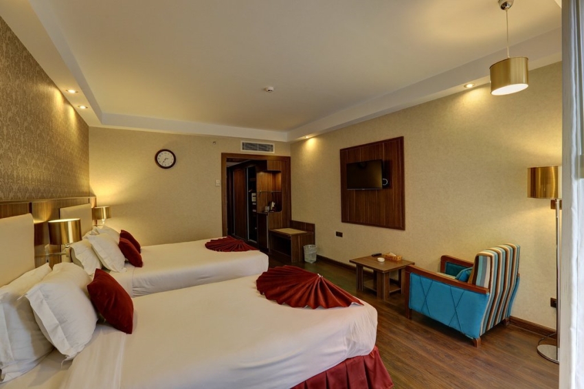 امکانات هتل پارسیان انقلاب امکانات هتل پارسیان انقلاب