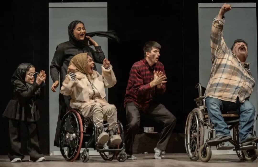 تجربه ای متفاوت از تئاتر روی صحنه نمایش تجربه ای متفاوت از تئاتر روی صحنه نمایش