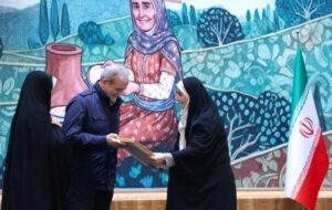 تجلیل رییس جمهور از فرزانه صادق/ وزارت راه و شهرسازی دومین دستگاه برتر کشور در حوزه عدالت جنسیتی شد تجلیل رییس جمهور از فرزانه صادق/ وزارت راه و شهرسازی دومین دستگاه برتر کشور در حوزه عدالت جنسیتی شد