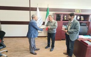 تجلیل مدیر کل از آزاده سرافراز وجانباز راه و شهرسازی استان سیستان و بلوچستان تجلیل مدیر کل از آزاده سرافراز وجانباز راه و شهرسازی استان سیستان و بلوچستان