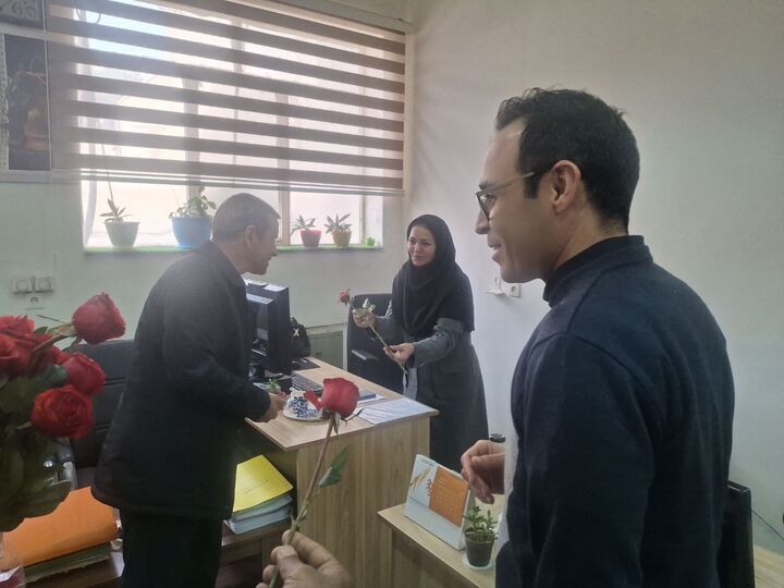 تجلیل مدیر کل راه و شهرسازی سیستان و بلوچستان از بانوان شاغل این اداره کل همزمان با میلاد فرخنده حضرت فاطمه زهرا(س) تجلیل مدیر کل راه و شهرسازی سیستان و بلوچستان از بانوان شاغل این اداره کل همزمان با میلاد فرخنده حضرت فاطمه زهرا(س)