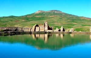 تخت سلیمان کجاست و تاریخچه شکل گیری آن چیست؟ تخت سلیمان کجاست و تاریخچه شکل گیری آن چیست؟