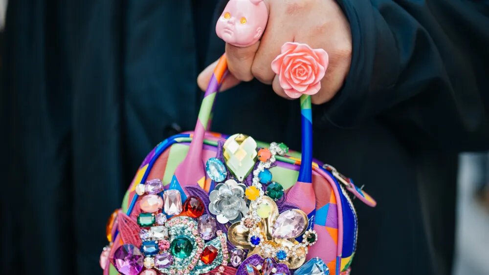 ترندهای لباس و اکسسوری ۲۰۲۶ ؛ از کیف تا روسری، اکسسوریهای جسور و خلاق ترندهای لباس و اکسسوری ۲۰۲۶ ؛ از کیف تا روسری، اکسسوریهای جسور و خلاق