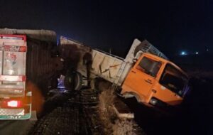 تصادف زنجیرهای خونین در جاده محلات – خمین / ۱۰ نفر زخمی شدند تصادف زنجیرهای خونین در جاده محلات – خمین / ۱۰ نفر زخمی شدند