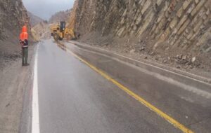 تمام محورهای ایلام باز است/ تردد در استان بدون مشکل در جریان تمام محورهای ایلام باز است/ تردد در استان بدون مشکل در جریان