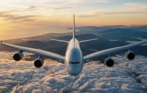 حادثه نادر در آسمان؛ شیشه کابین خلبان حین پرواز ترک خورد حادثه نادر در آسمان؛ شیشه کابین خلبان حین پرواز ترک خورد