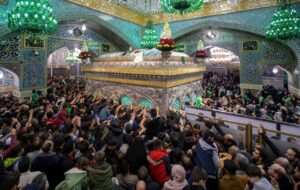 حال و هوای حرم مطهر امام رضا(ع) ساعاتی قبل از آغاز سال جدید حال و هوای حرم مطهر امام رضا(ع) ساعاتی قبل از آغاز سال جدید