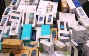 حقوق گمرکی واردات گوشیهای لوکس در بودجه ۱۴۰۵ اعلام شد حقوق گمرکی واردات گوشیهای لوکس در بودجه ۱۴۰۵ اعلام شد