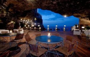 خطرناک ترین رستوران های دنیا؛ غذا خوردن در این ۸ مکان کشنده است! خطرناک ترین رستوران های دنیا؛ غذا خوردن در این ۸ مکان کشنده است!