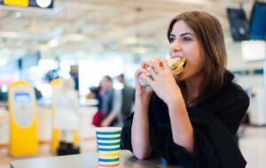 خوردن این غذاها در سفر ممنوع! خوردن این غذاها در سفر ممنوع!