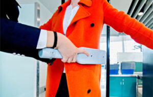 دانستنی های سفر هوایی؛ گیت فرودگاه به چه چیزهایی حساس است؟ دانستنی های سفر هوایی؛ گیت فرودگاه به چه چیزهایی حساس است؟