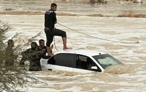 دختر ۹ ساله قربانی سیلاب شد/ خواهر ۵ ساله با کمک مردم نجات یافت دختر ۹ ساله قربانی سیلاب شد/ خواهر ۵ ساله با کمک مردم نجات یافت