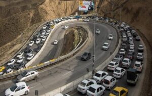 در این جاده شمالی ترافیک همچنان سنگین است در این جاده شمالی ترافیک همچنان سنگین است