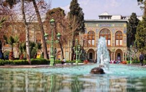 در کاخ گلستان چه خبر است؟ در کاخ گلستان چه خبر است؟