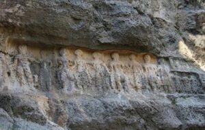 دستبرد بی رحمانه قاچاقچیان به سنگنگاره دوهزار ساله! دستبرد بی رحمانه قاچاقچیان به سنگنگاره دوهزار ساله!