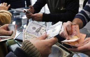 دلار بی رقیب می تازد | تقاضاهای کاذب برای خرید ارز در اوج دلار بی رقیب می تازد | تقاضاهای کاذب برای خرید ارز در اوج