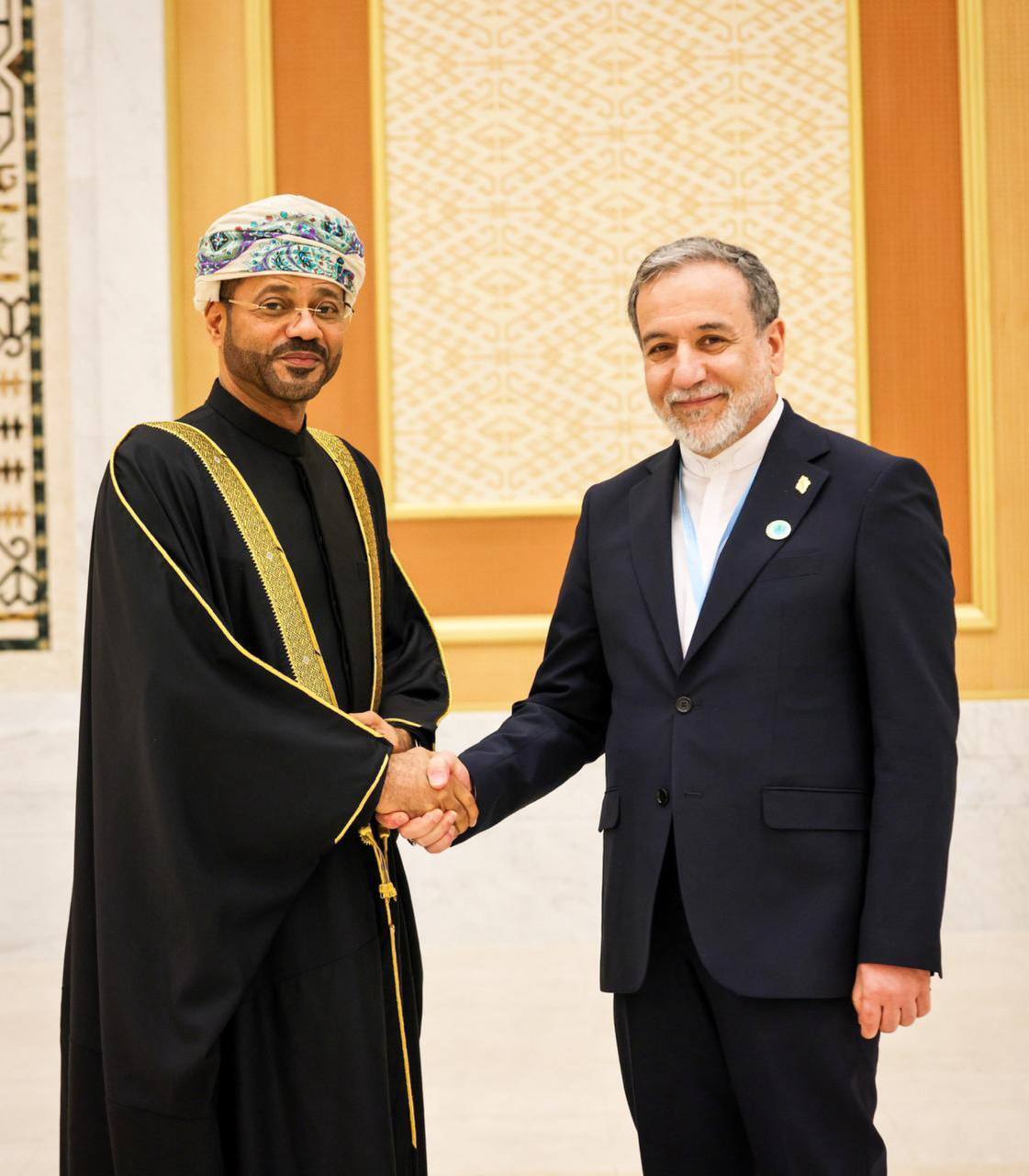 دیدرا عراقچی با وزیر خارجه عمان دیدرا عراقچی با وزیر خارجه عمان