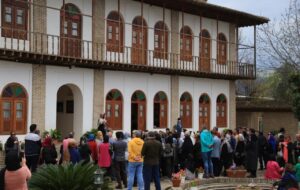 راهنمایان گردشگری چقدر حقوق میگیرند؟ راهنمایان گردشگری چقدر حقوق میگیرند؟