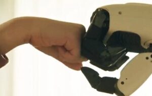 ربات انساننمای جدید الجی، انجام کارهای خانه را آسان میکند ربات انساننمای جدید الجی، انجام کارهای خانه را آسان میکند