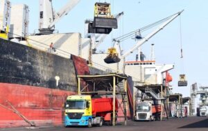 رشد ۱۱۲ درصدی حمل کالای اساسی توسط ناوگان باری جنوب سیستان و بلوچستان رشد ۱۱۲ درصدی حمل کالای اساسی توسط ناوگان باری جنوب سیستان و بلوچستان